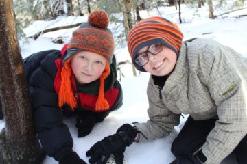 Featured image of article: 4th Graders Look For Signs of Mammals